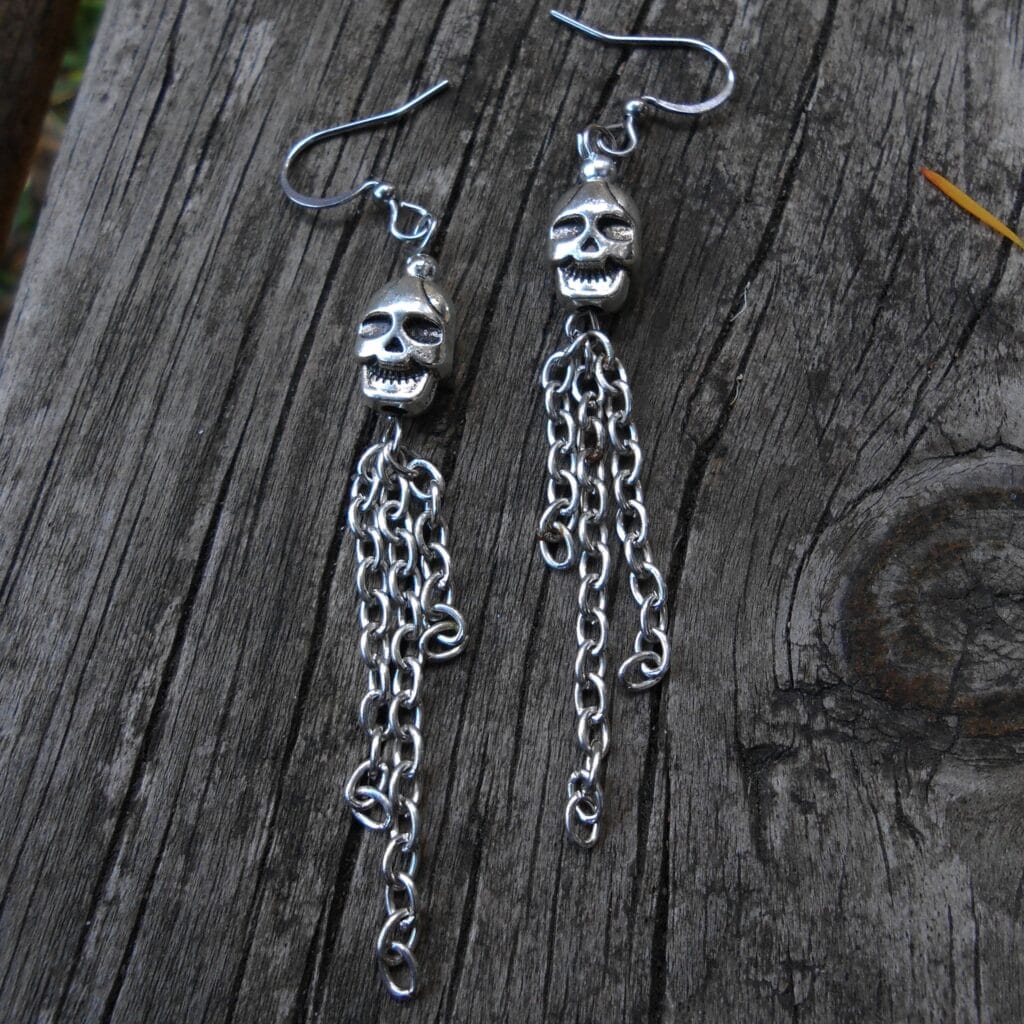 Memento mori earring