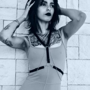 Serpentine body harness front