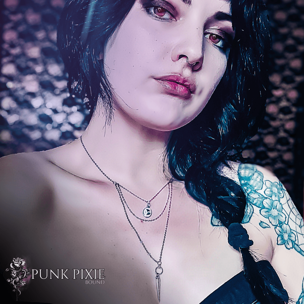 Rosaria Necklace