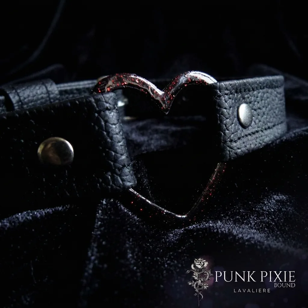 Dark Heart Collar
