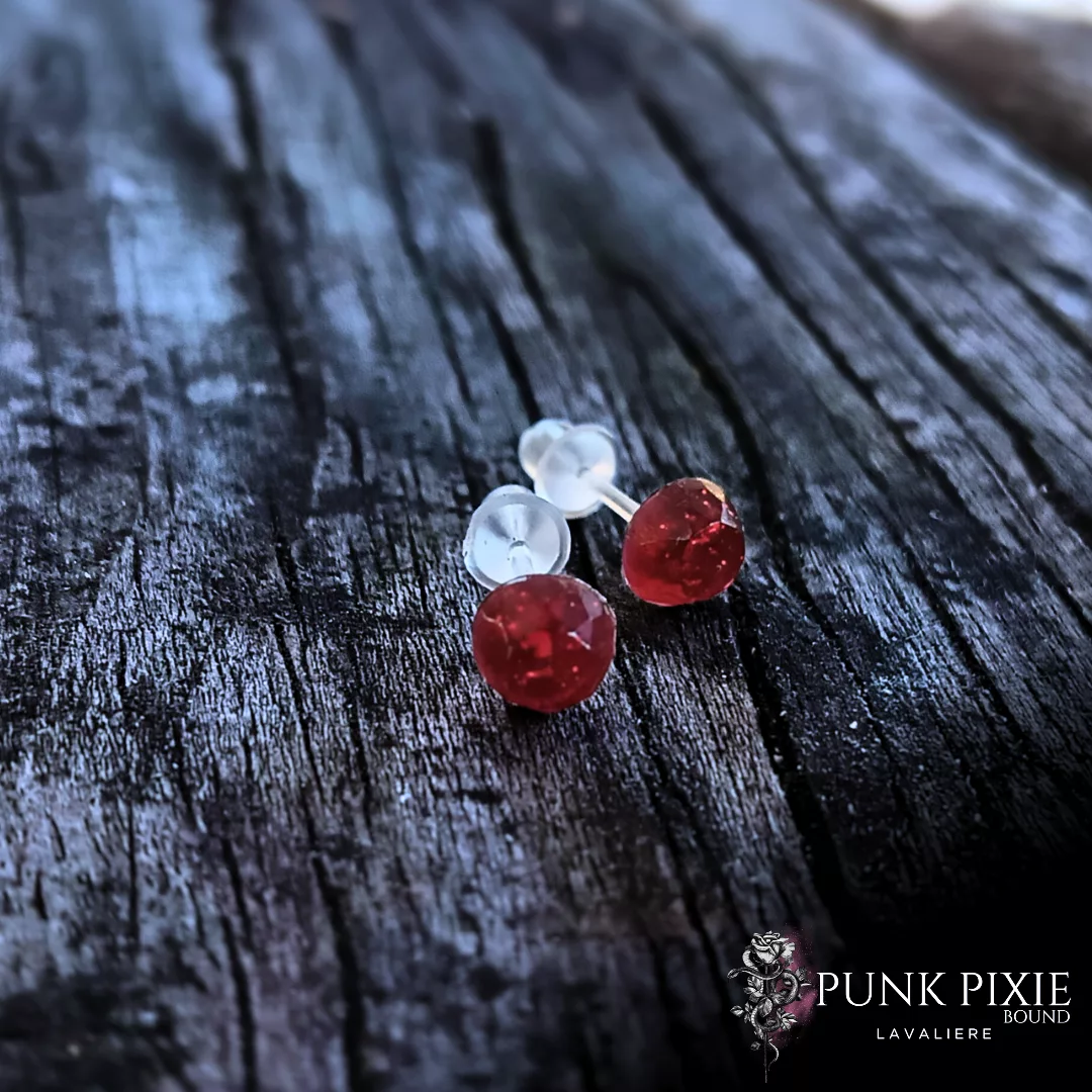Rouge Secret Stud Earring - Image 2